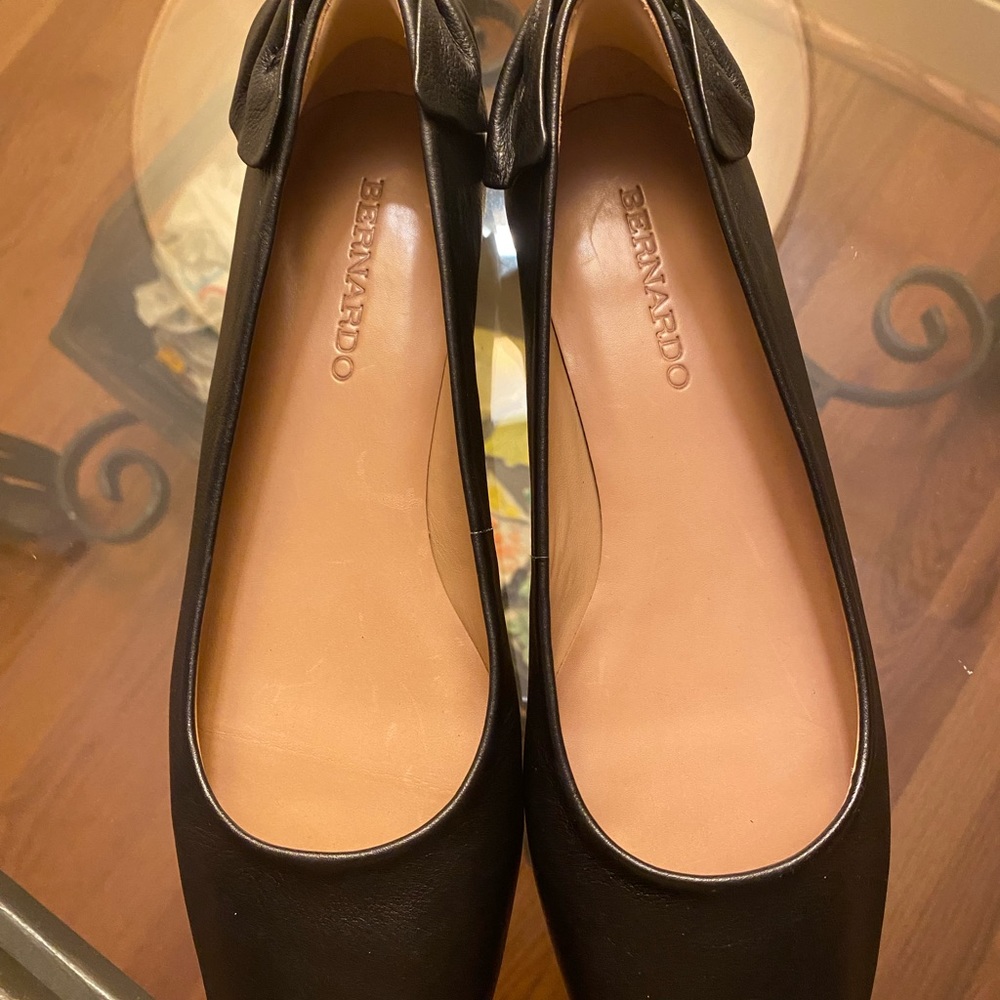 Black Bernardo NEVER WORN ballet flats